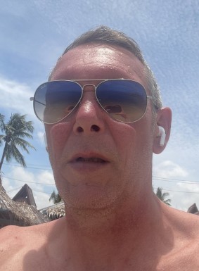 English men looking for love